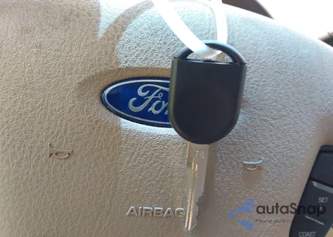 2004 Ford Expedition Xlt z USA, uszkodzony, nr VIN 1FMRU15W54LB58767